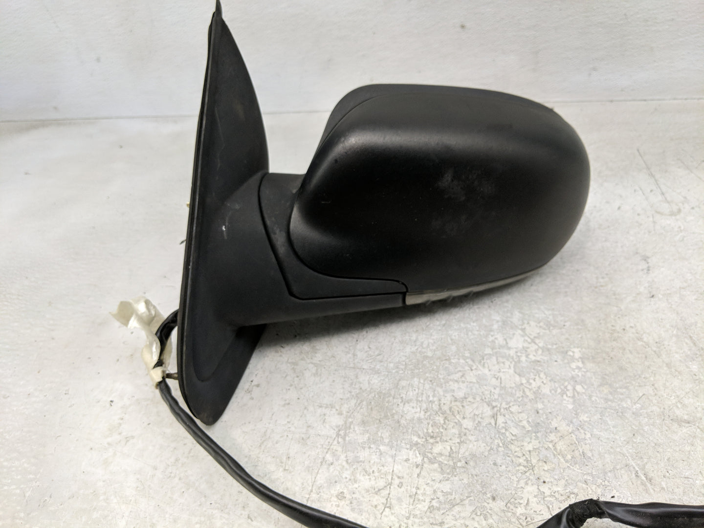 2002-2006 Gmc Envoy Xl Driver Side View Mirror - Left Door Mirror OEM Used - Oemusedautoparts1.com