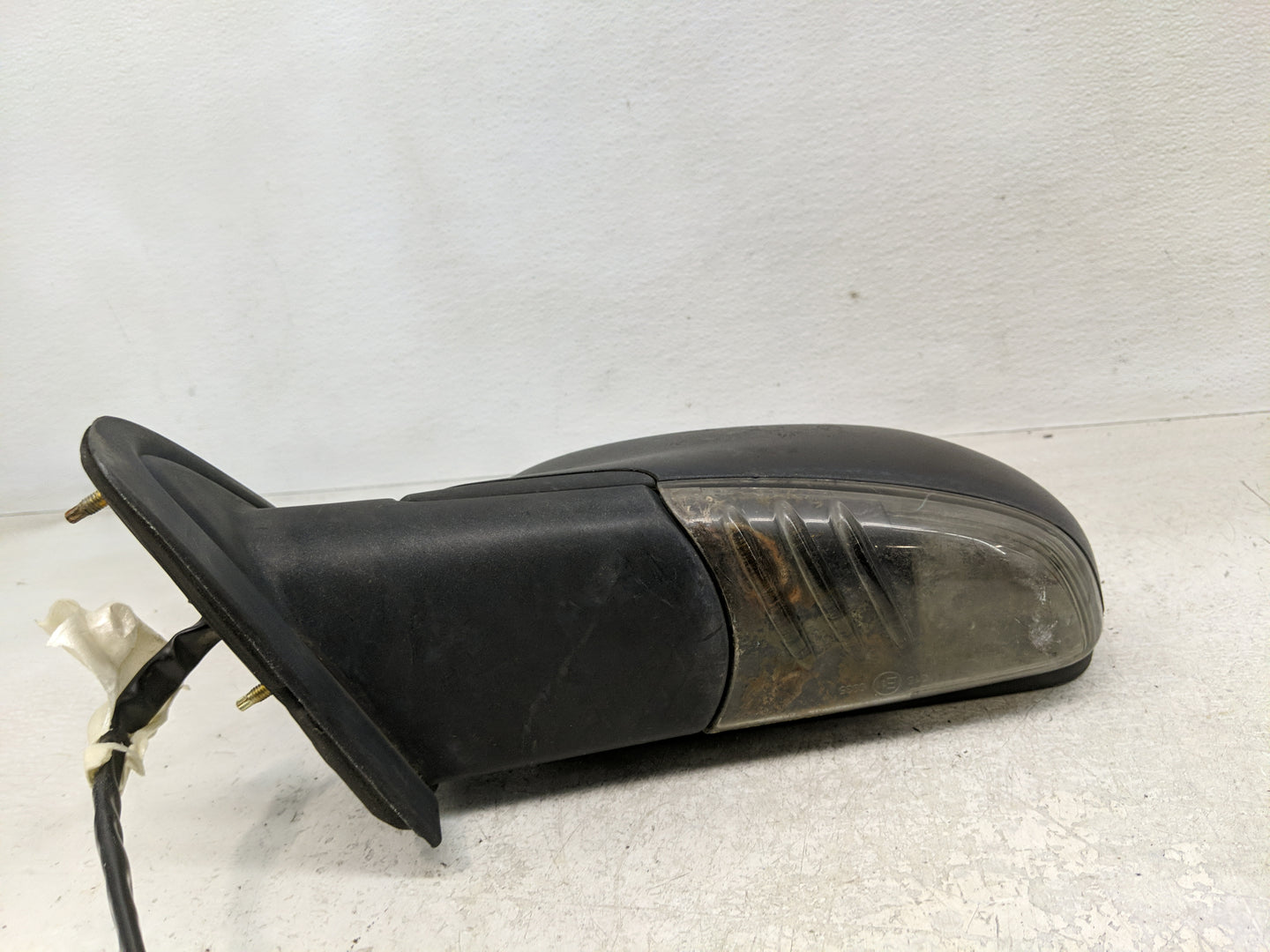 2002-2006 Gmc Envoy Xl Driver Side View Mirror - Left Door Mirror OEM Used - Oemusedautoparts1.com