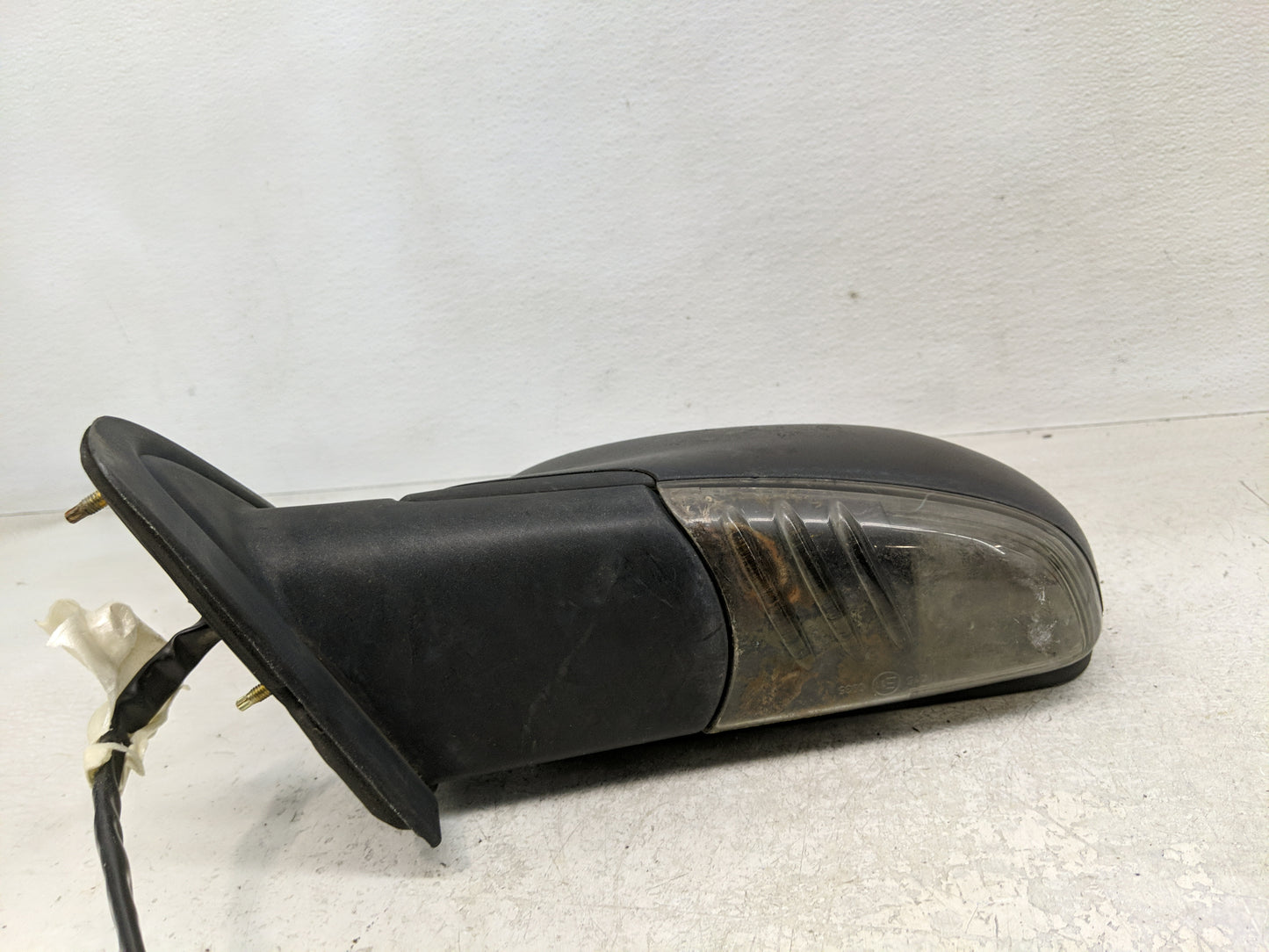 2002-2006 Gmc Envoy Xl Driver Side View Mirror - Left Door Mirror OEM Used - Oemusedautoparts1.com