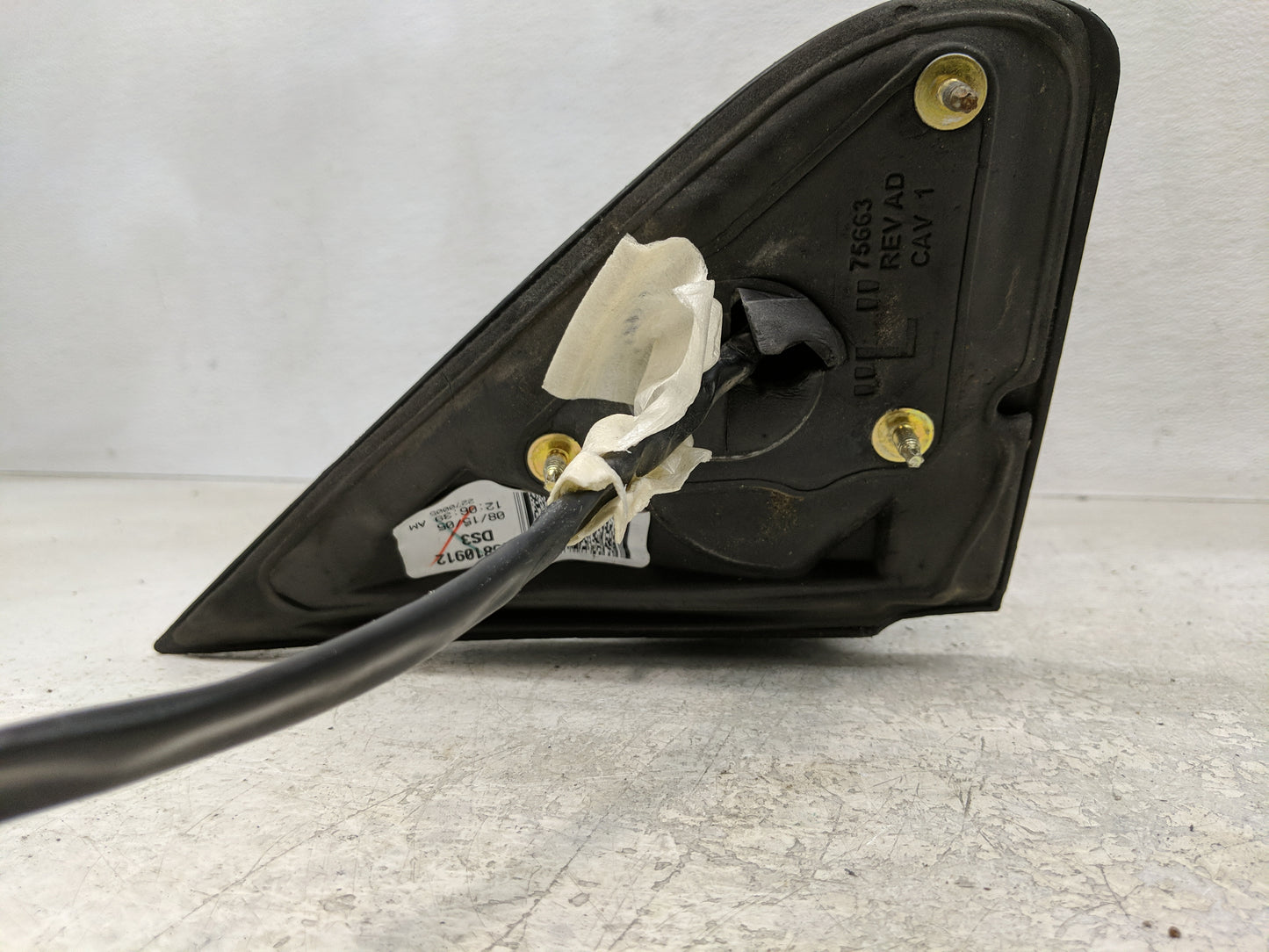 2002-2006 Gmc Envoy Xl Driver Side View Mirror - Left Door Mirror OEM Used - Oemusedautoparts1.com