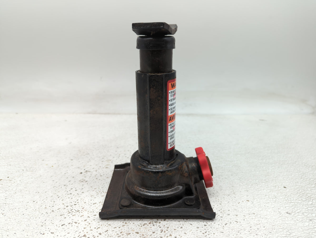 2003 Gmc Sierra 1500 Pickup Spare Scissor Car Jack - Oemusedautoparts1.com