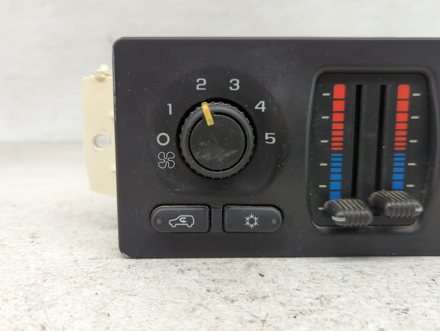 0 Gmc Sierra 1500 Pickup Climate Control Module Temperature AC/Heater Replacement Fits Fits 203 2004 OEM Used Auto Parts - O