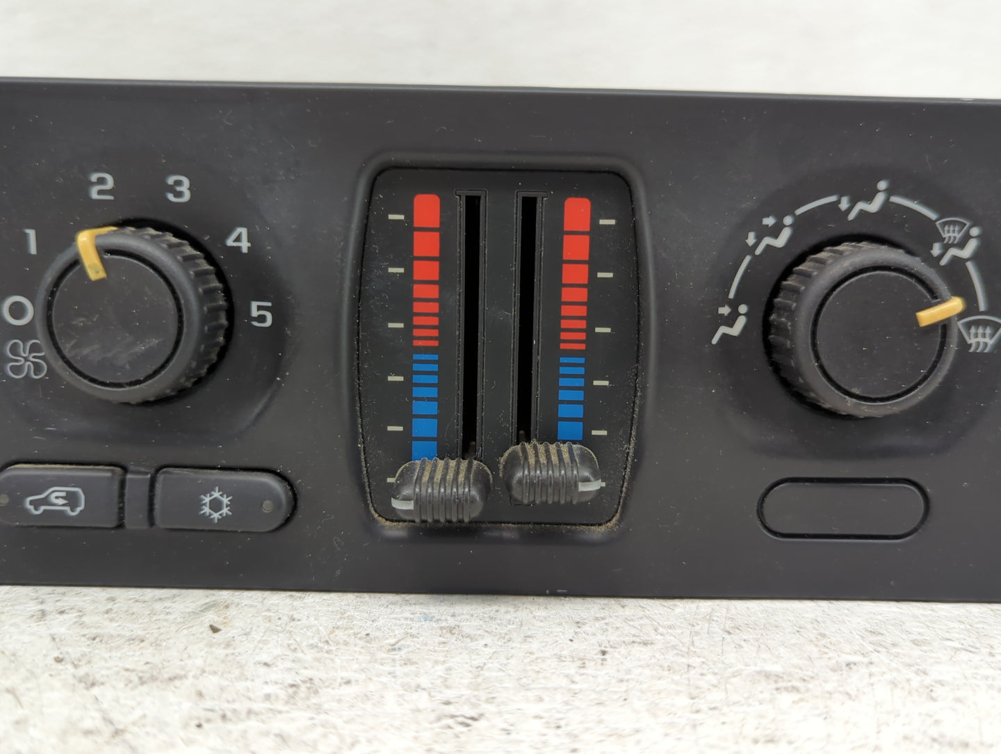 0 Gmc Sierra 1500 Pickup Climate Control Module Temperature AC/Heater Replacement Fits Fits 203 2004 OEM Used Auto Parts - O