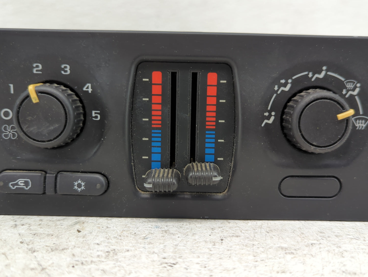 0 Gmc Sierra 1500 Pickup Climate Control Module Temperature AC/Heater Replacement Fits Fits 203 2004 OEM Used Auto Parts - O