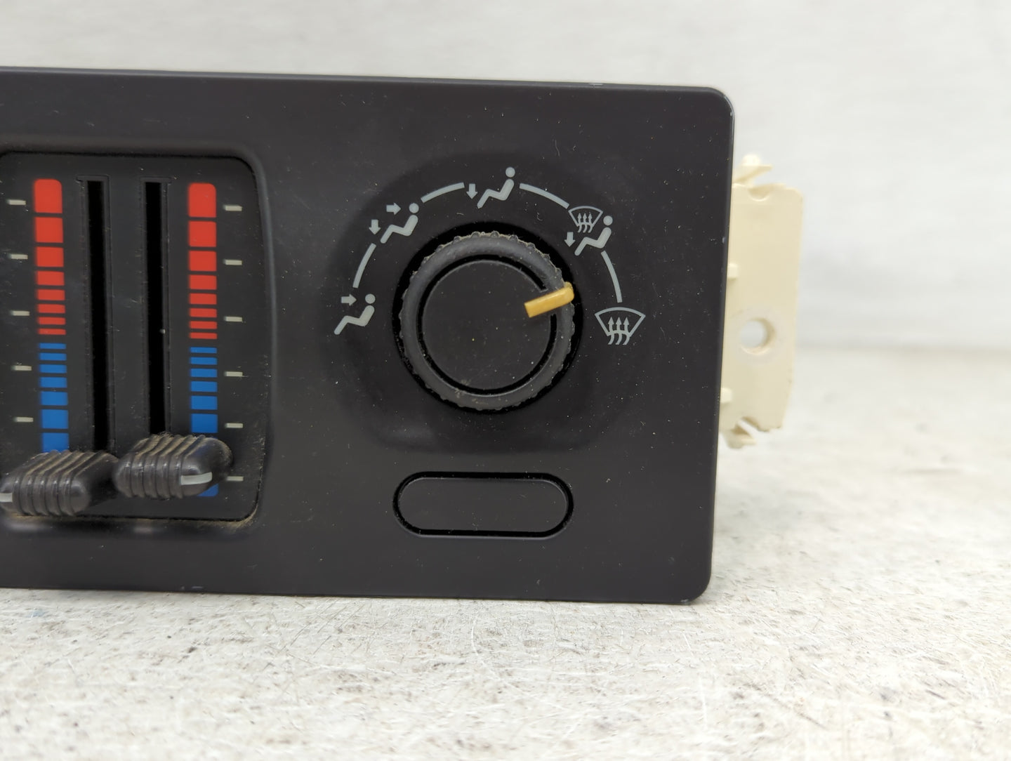0 Gmc Sierra 1500 Pickup Climate Control Module Temperature AC/Heater Replacement Fits Fits 203 2004 OEM Used Auto Parts - O