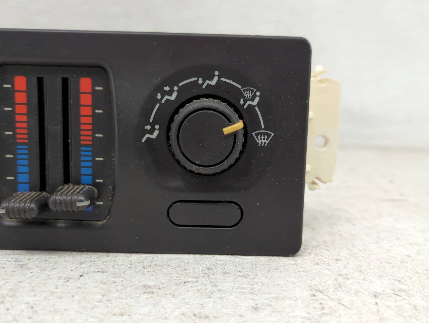 0 Gmc Sierra 1500 Pickup Climate Control Module Temperature AC/Heater Replacement Fits Fits 203 2004 OEM Used Auto Parts - O