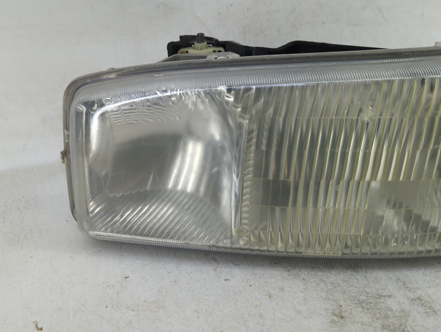 Gmc Sierra 1500 Pickup Driver Left Oem Head Light Headlight Lamp - Oemusedautoparts1.com
