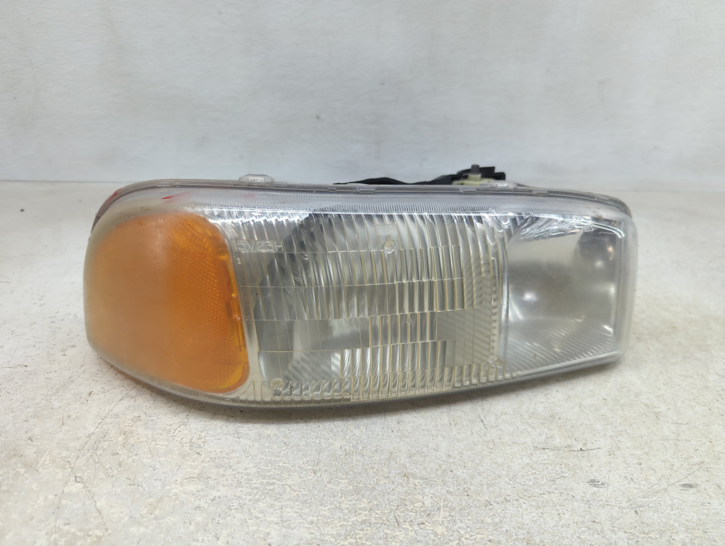 Gmc Sierra 1500 Pickup Passenger Right Oem Head Light Headlight Lamp - Oemusedautoparts1.com