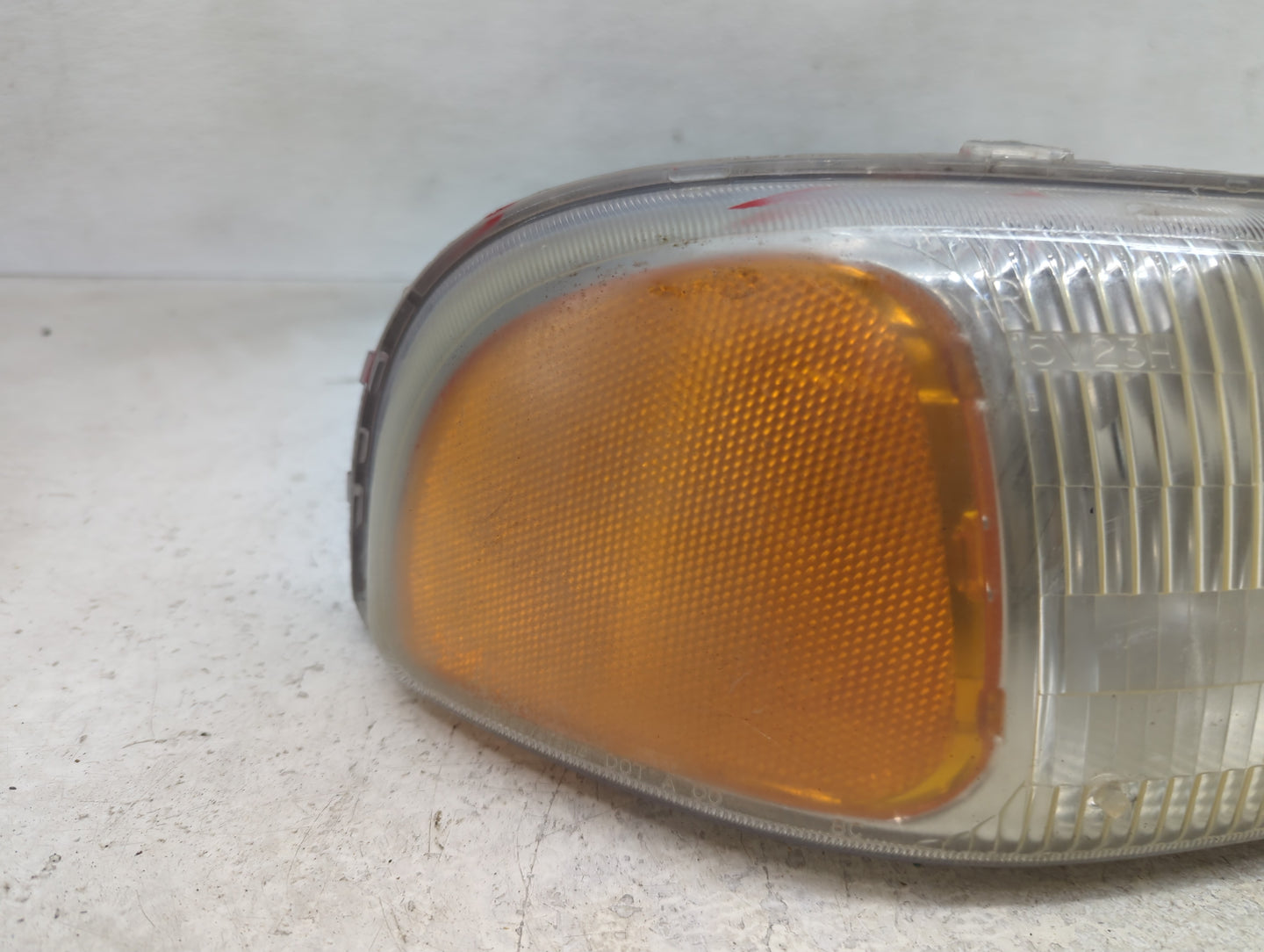 Gmc Sierra 1500 Pickup Passenger Right Oem Head Light Headlight Lamp - Oemusedautoparts1.com