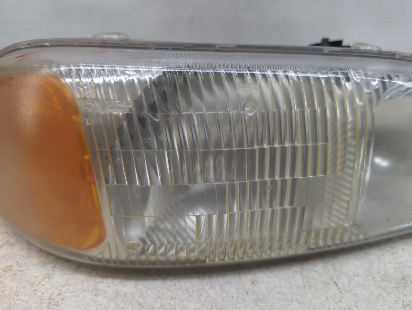 Gmc Sierra 1500 Pickup Passenger Right Oem Head Light Headlight Lamp - Oemusedautoparts1.com