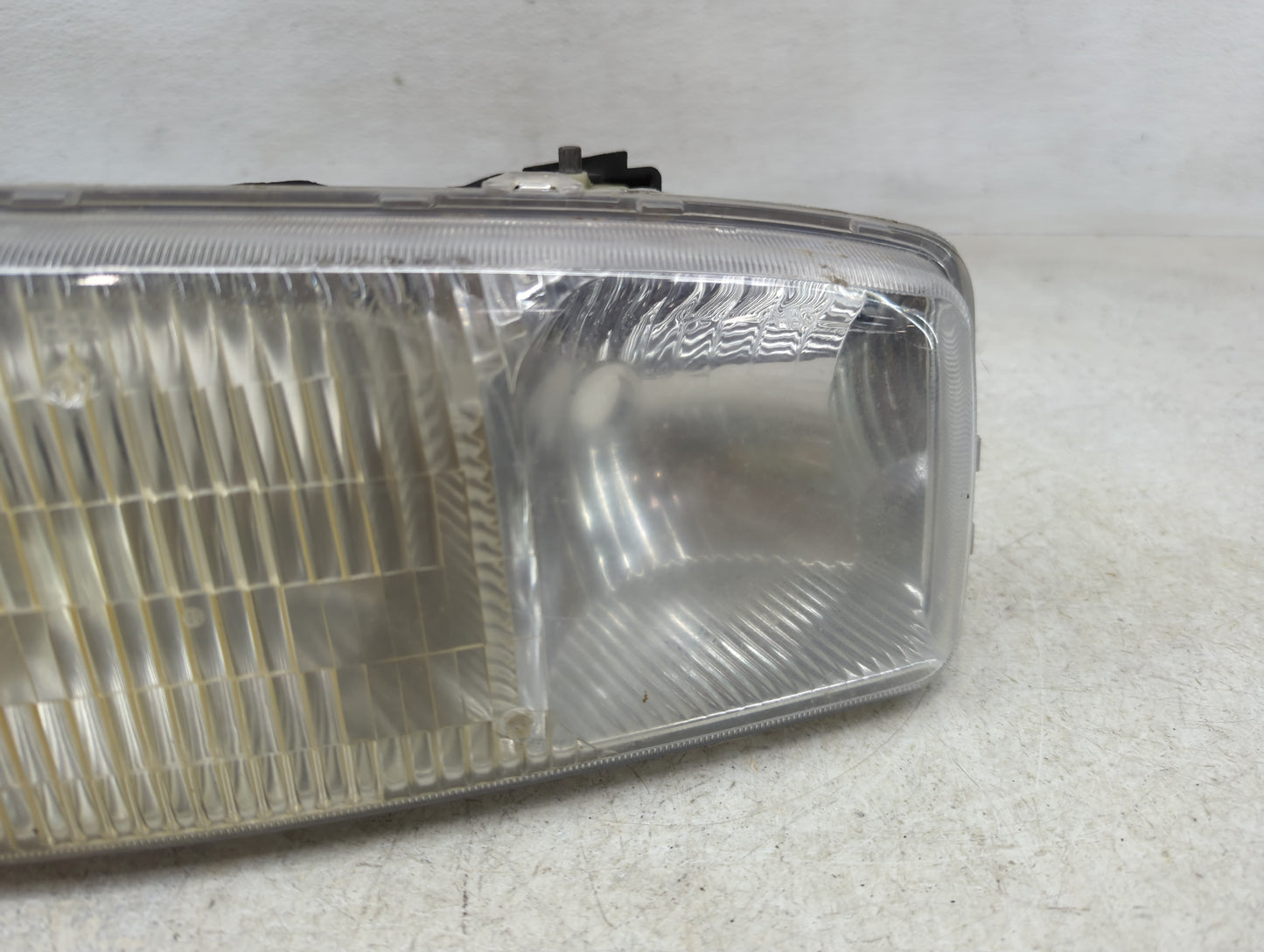 Gmc Sierra 1500 Pickup Passenger Right Oem Head Light Headlight Lamp - Oemusedautoparts1.com