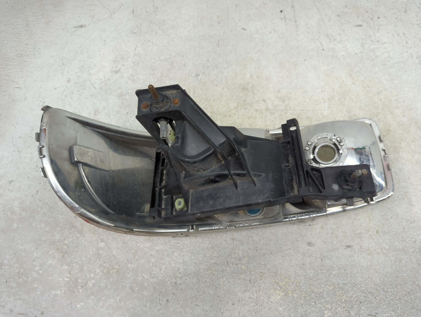 Gmc Sierra 1500 Pickup Passenger Right Oem Head Light Headlight Lamp - Oemusedautoparts1.com
