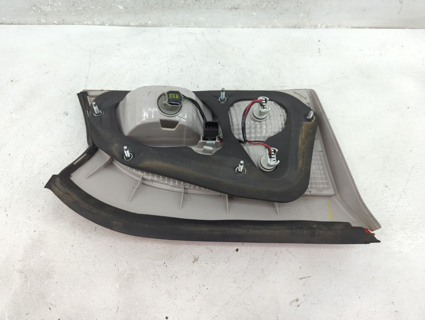 2010-2017 Gmc Terrain Passenger Right Side Deck Lid Mounted Tail Light - Oemusedautoparts1.com