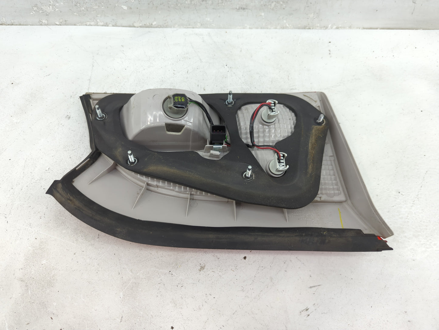 2010-2017 Gmc Terrain Passenger Right Side Deck Lid Mounted Tail Light - Oemusedautoparts1.com