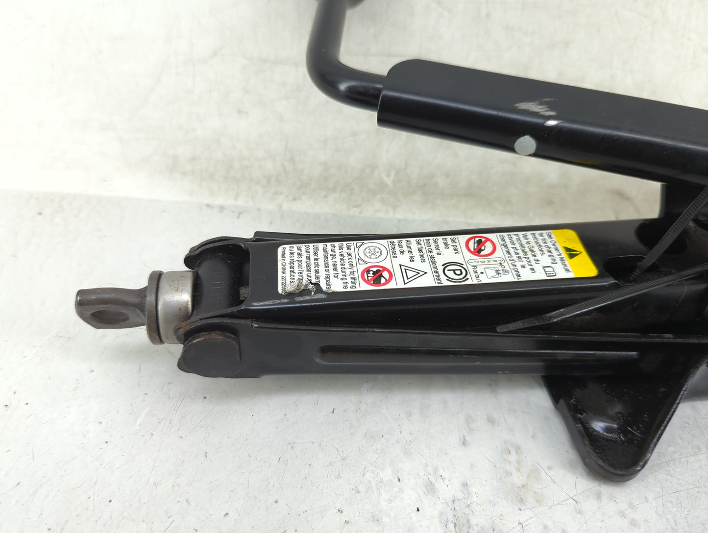 2017 Gmc Terrain Spare Scissor Car Jack 1127773 - Oemusedautoparts1.com