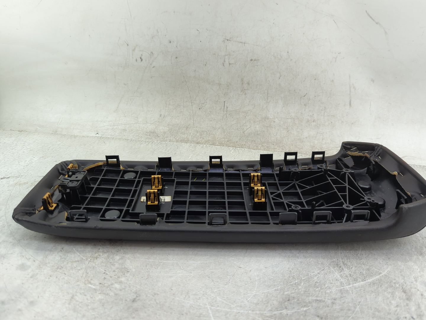 2016-2017 Gmc Terrain Center Console Armrest Cover Lid Fits Fits 2016 2017 OEM Used Auto Parts - Oemusedautoparts1.com