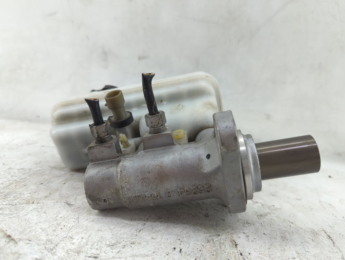 2011-2017 Gmc Terrain Brake Master Cylinder 5032165 - Oemusedautoparts1.com
