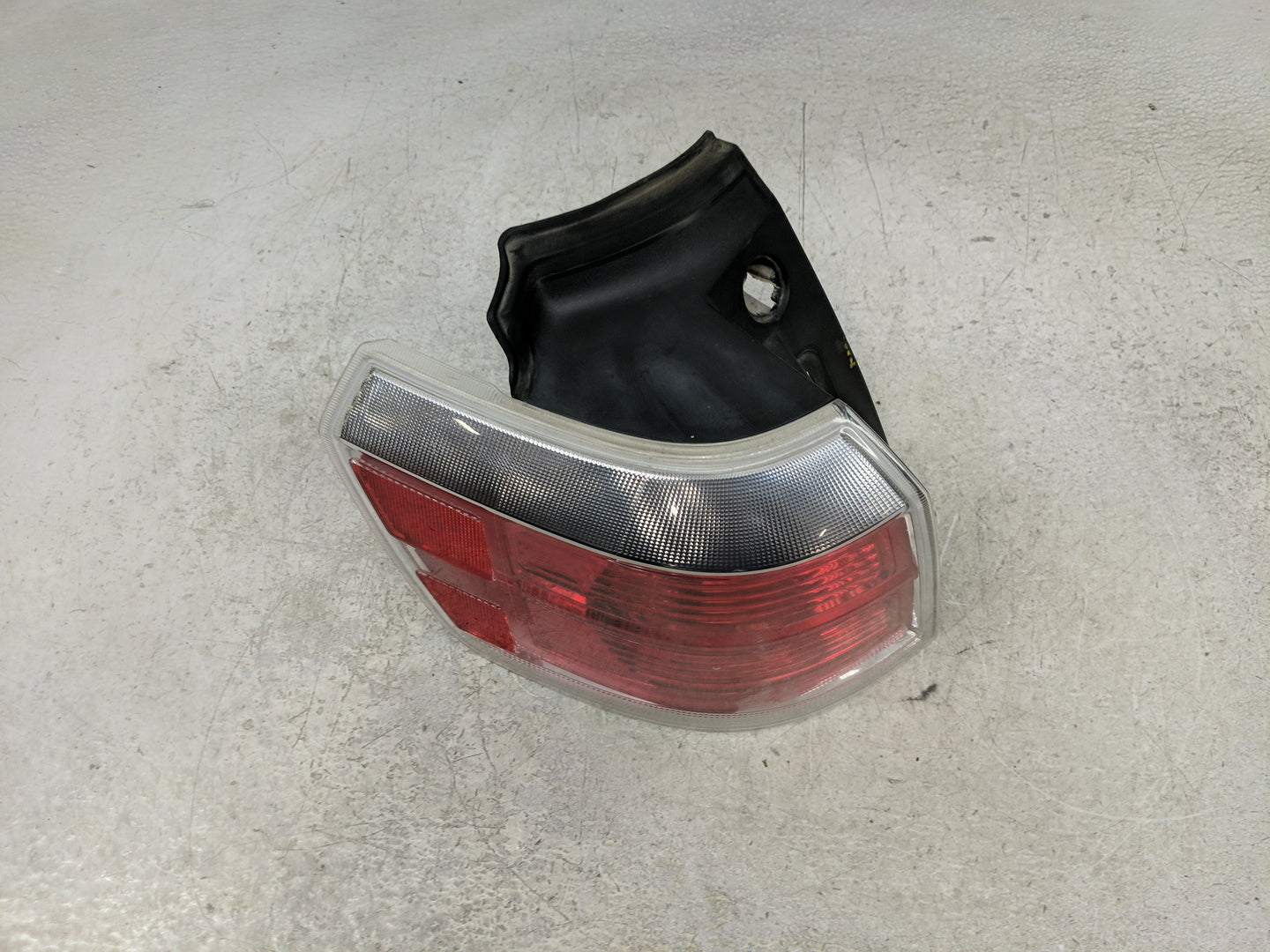 2013-2017 Gmc Terrain Driver Left Side Deck Lid Mounted Tail Light - Oemusedautoparts1.com