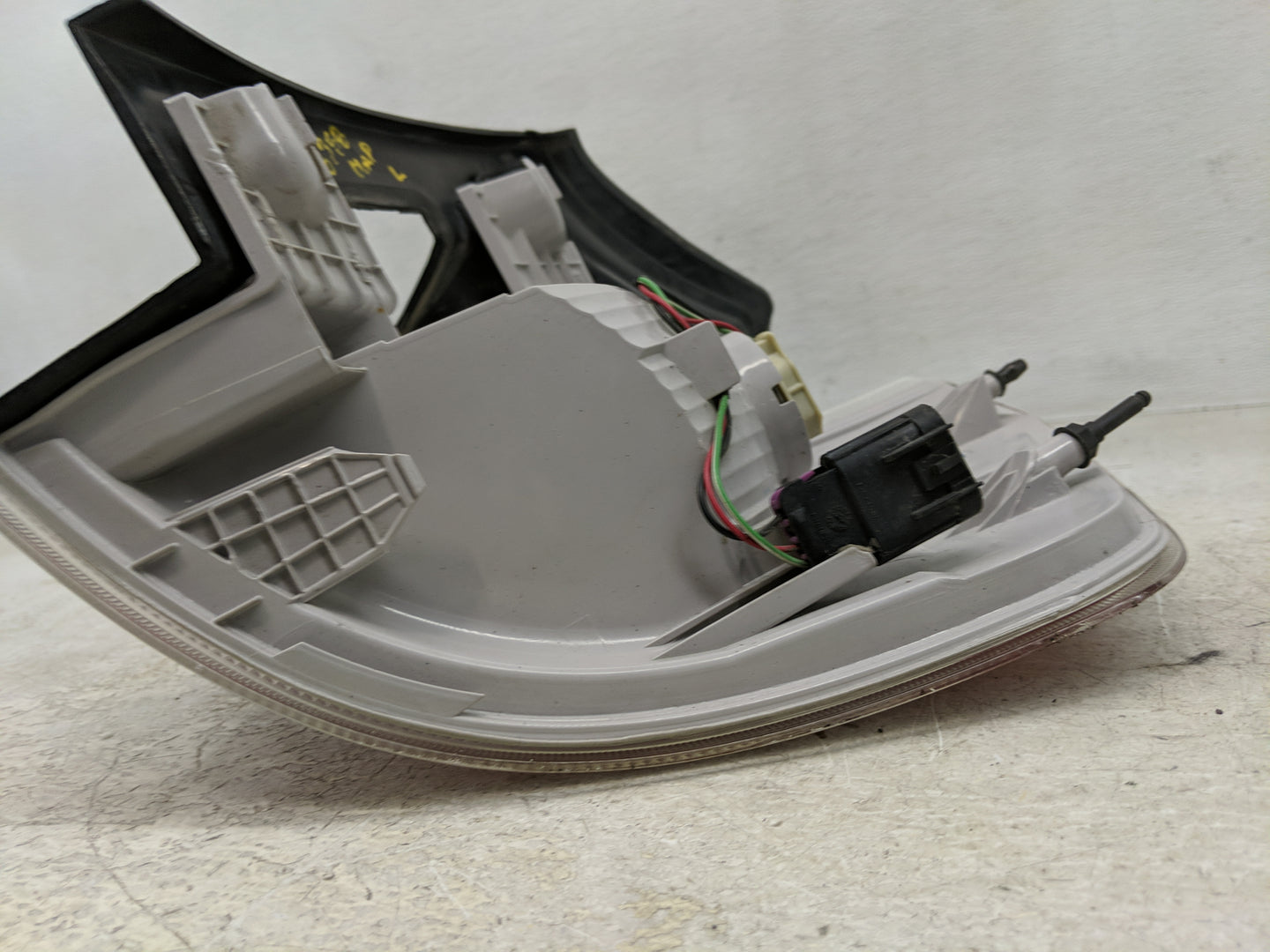 2013-2017 Gmc Terrain Driver Left Side Deck Lid Mounted Tail Light - Oemusedautoparts1.com