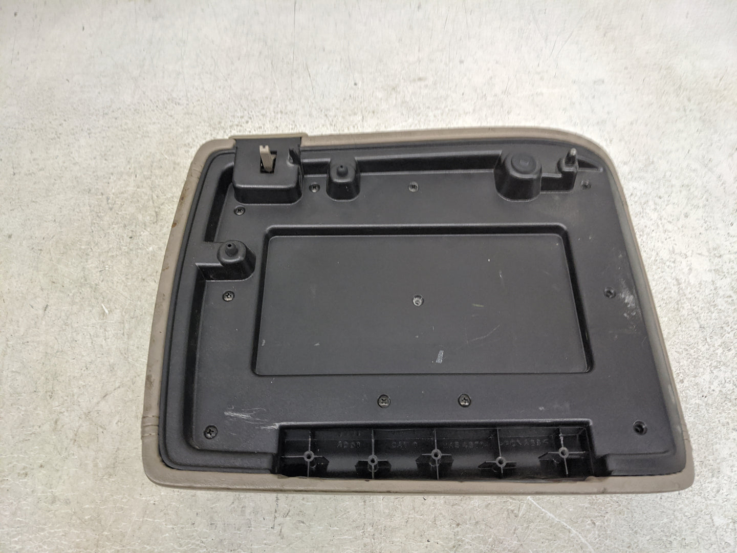2003-2006 Gmc Yukon Center Console Armrest Cover Lid Fits Fits 2003 2004 2005 2006 OEM Used Auto Parts - Oemusedautoparts1.c