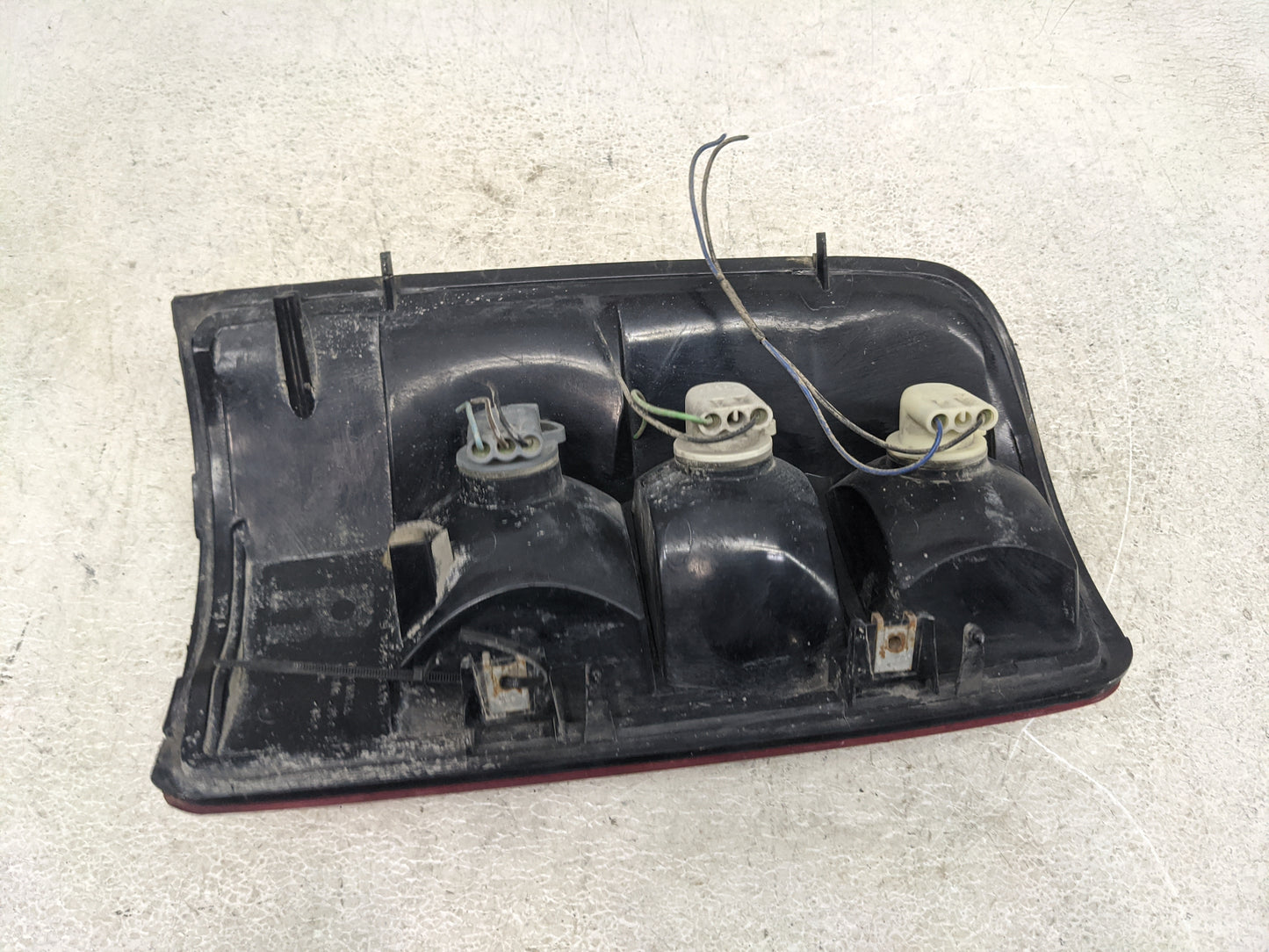 2000-2003 Gmc Yukon Tail Light Assembly Passenger Right OEM Fits Fits 2000 2001 2002 2003 OEM Used Auto Parts - Oemusedautop