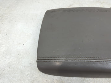 2003-2006 Gmc Yukon Center Console Armrest Cover Lid Fits Fits 2003 2004 2005 2006 OEM Used Auto Parts