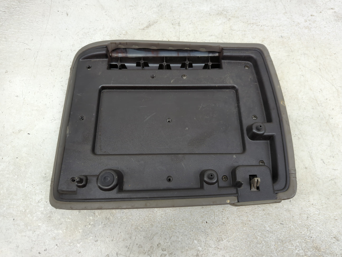 2003-2006 Gmc Yukon Center Console Armrest Cover Lid Fits Fits 2003 2004 2005 2006 OEM Used Auto Parts - Oemusedautoparts1.c