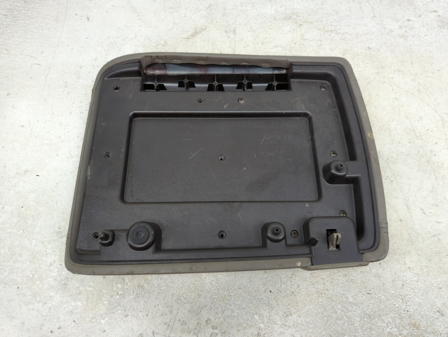 2003-2006 Gmc Yukon Center Console Armrest Cover Lid Fits Fits 2003 2004 2005 2006 OEM Used Auto Parts - Oemusedautoparts1.c