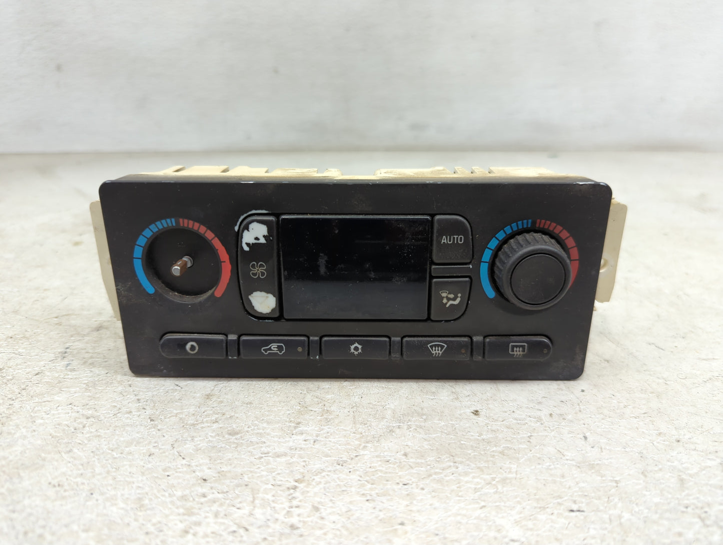 2003-2004 Gmc Yukon Climate Control Module Temperature AC/Heater Replacement Fits Fits 2003 2004 OEM Used Auto Parts - Oemus