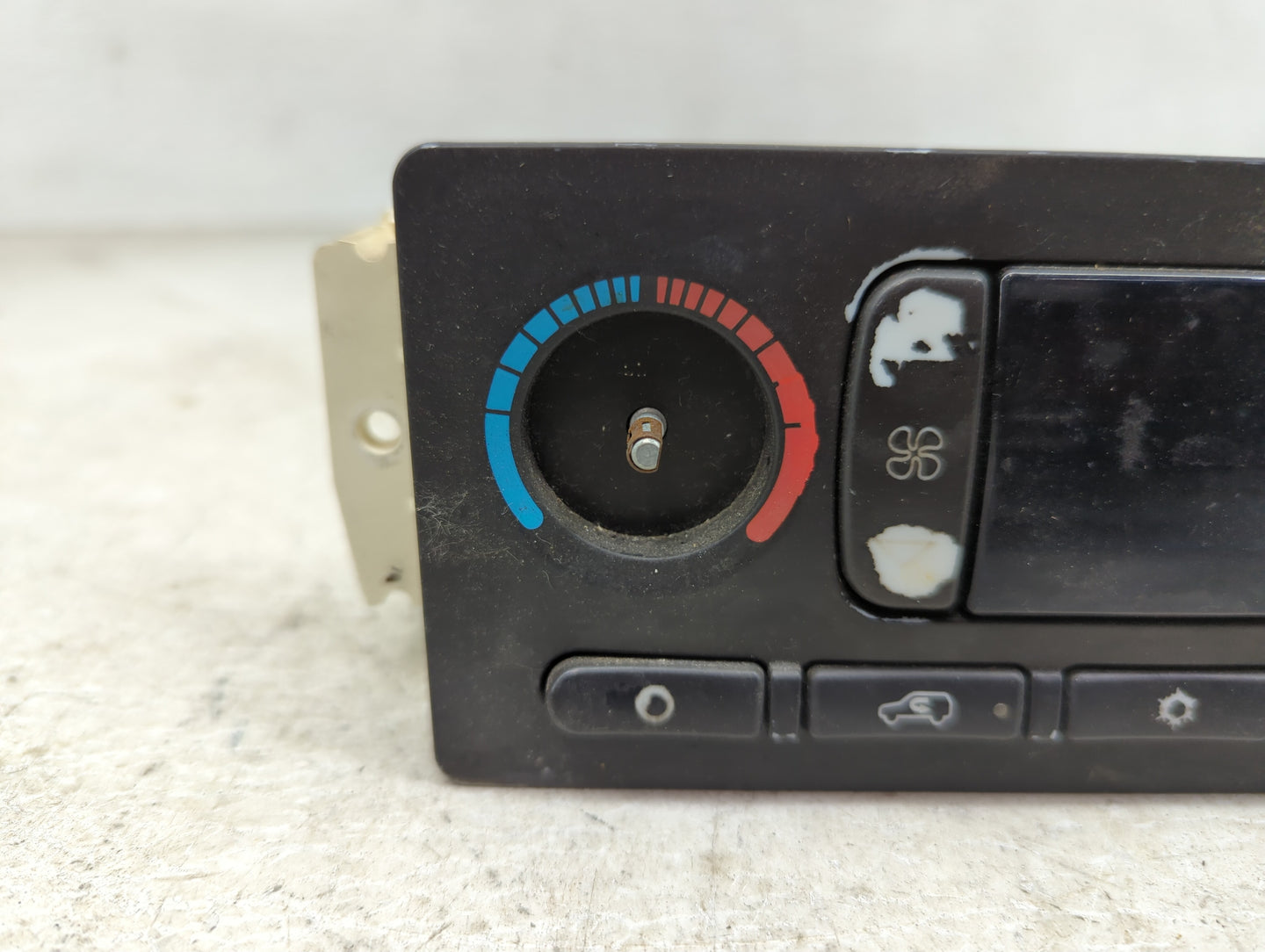 2003-2004 Gmc Yukon Climate Control Module Temperature AC/Heater Replacement Fits Fits 2003 2004 OEM Used Auto Parts - Oemus