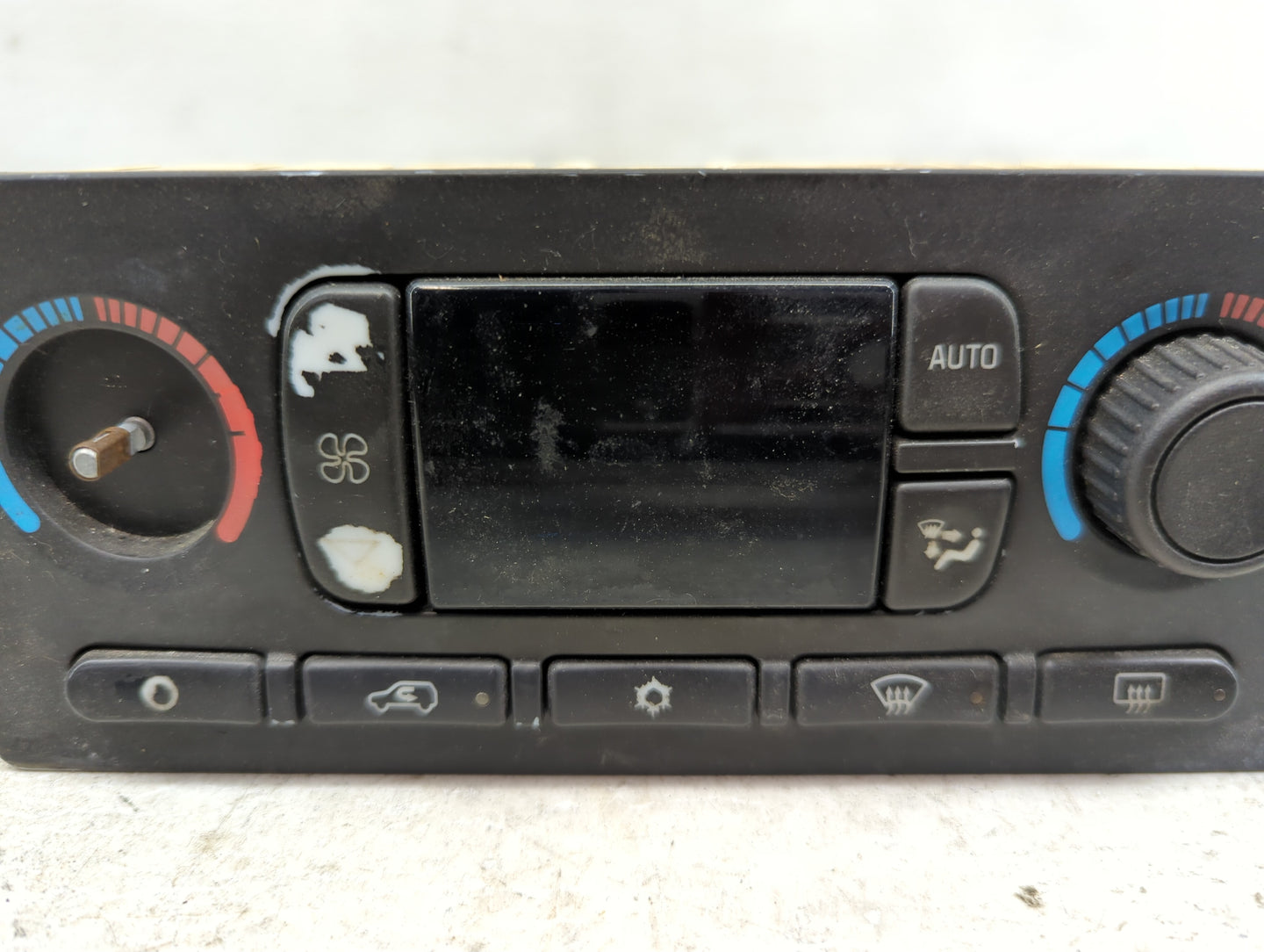 2003-2004 Gmc Yukon Climate Control Module Temperature AC/Heater Replacement Fits Fits 2003 2004 OEM Used Auto Parts - Oemus