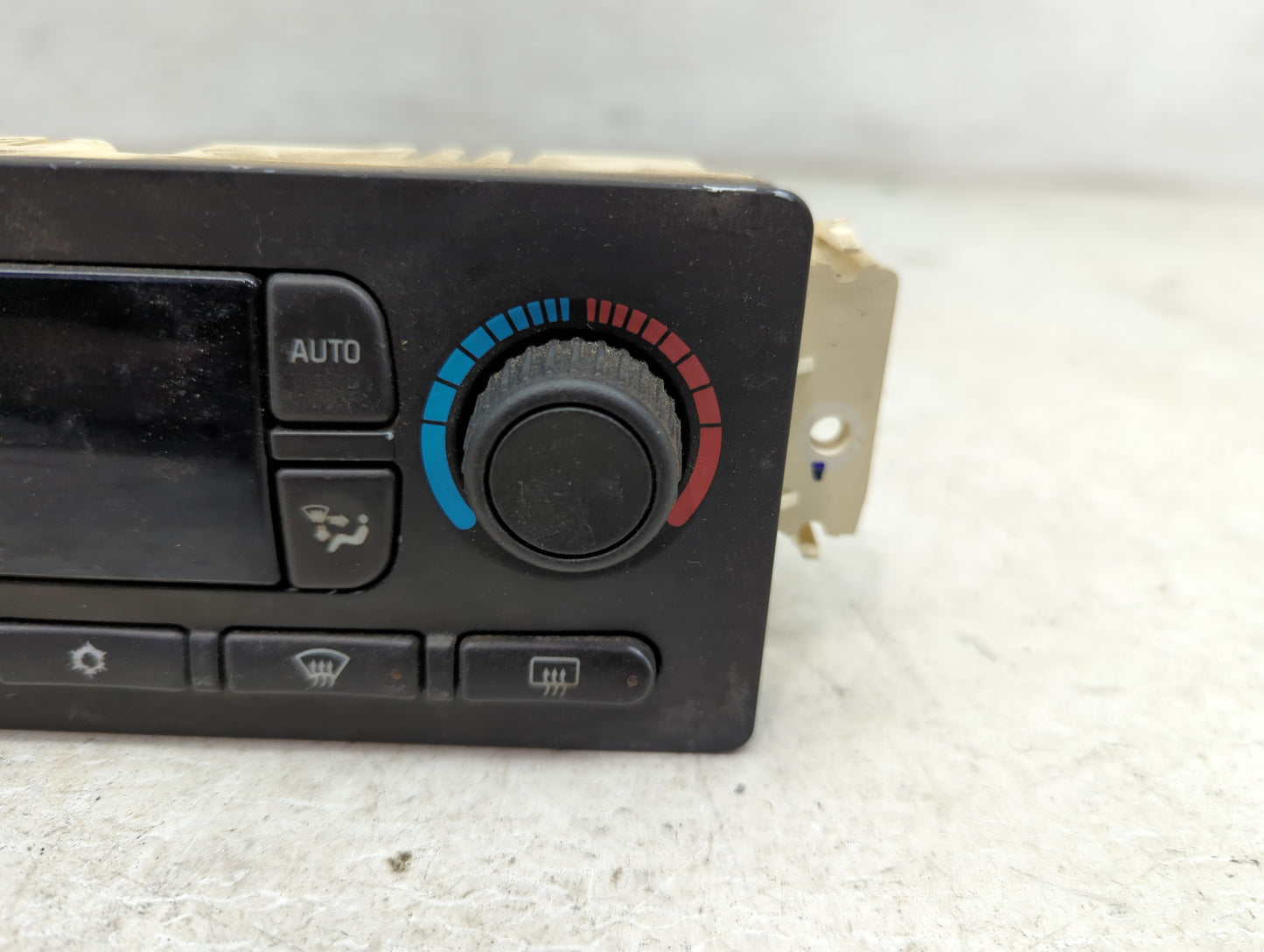 2003-2004 Gmc Yukon Climate Control Module Temperature AC/Heater Replacement Fits Fits 2003 2004 OEM Used Auto Parts - Oemus