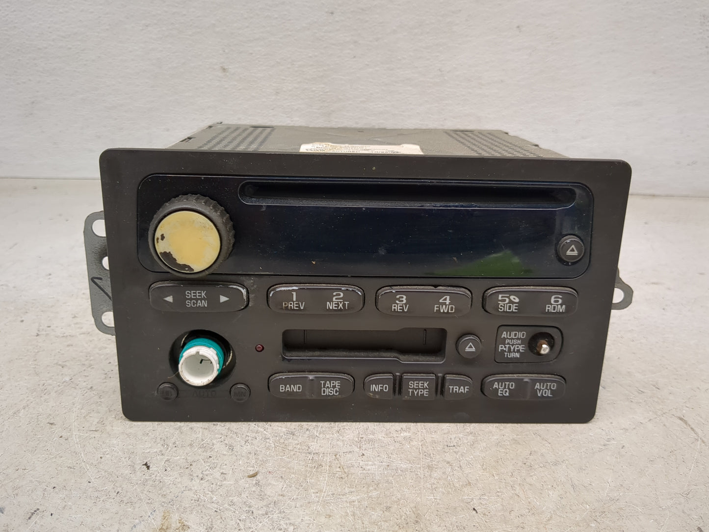 2003-2005 Gmc Yukon Radio AM FM Cd Player Receiver Replacement Fits Fits 2003 2004 2005 OEM Used Auto Parts - Oemusedautopar