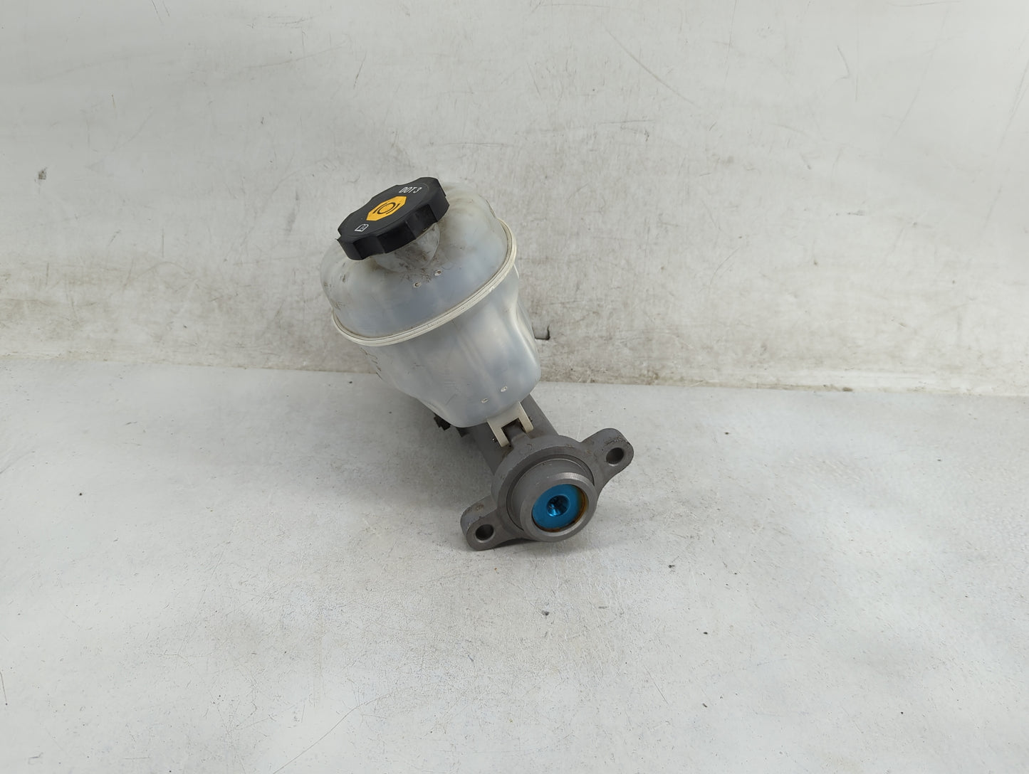 2003-2006 Gmc Yukon Brake Master Cylinder 1255627 - Oemusedautoparts1.com