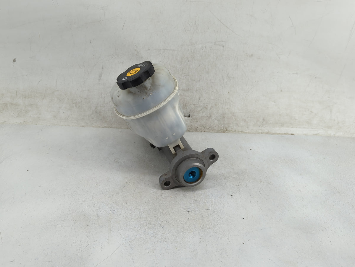 2003-2006 Gmc Yukon Brake Master Cylinder 1255627 - Oemusedautoparts1.com