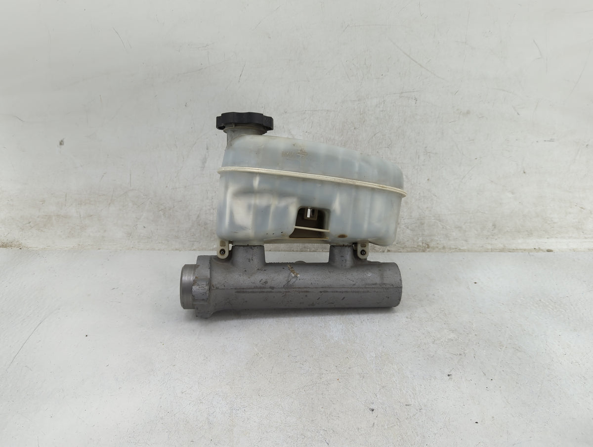 2003-2006 Gmc Yukon Brake Master Cylinder 1255627 - Oemusedautoparts1.com