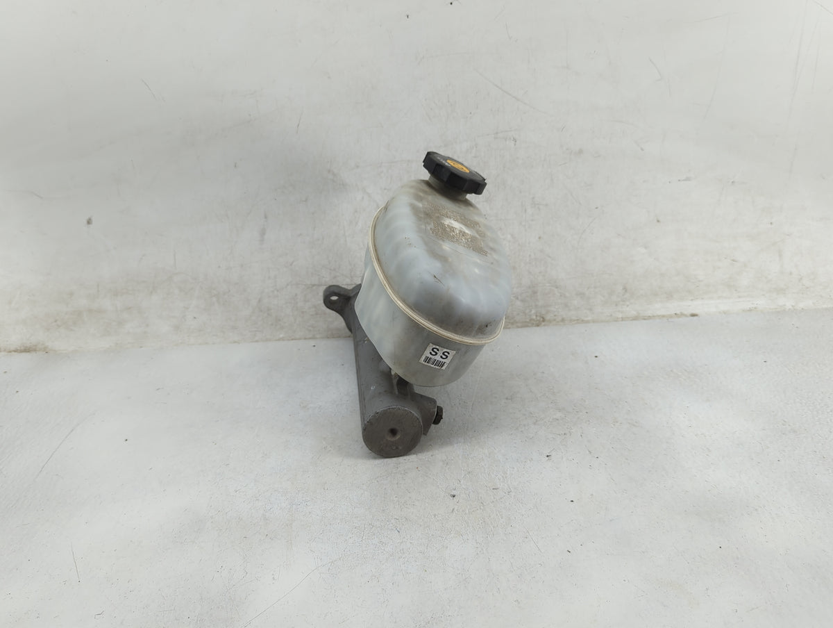 2003-2006 Gmc Yukon Brake Master Cylinder 1255627 - Oemusedautoparts1.com