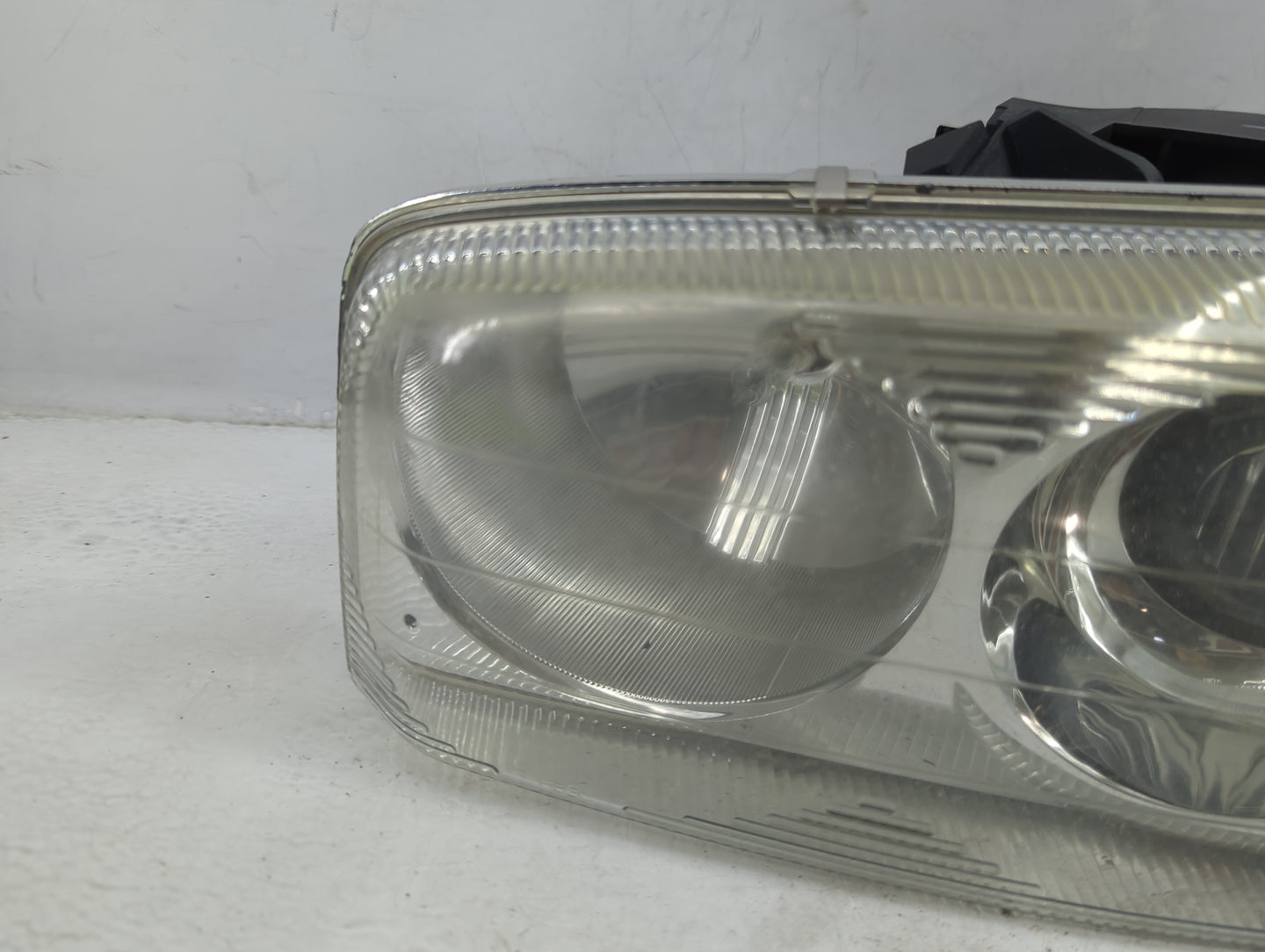 2001-2006 Gmc Yukon Driver Left Oem Head Light Headlight Lamp - Oemusedautoparts1.com