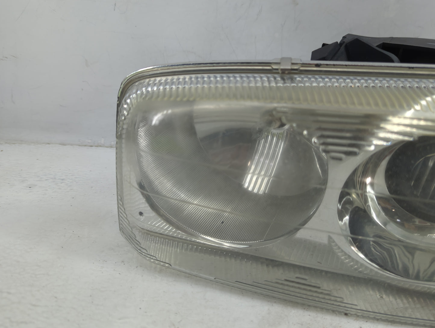 2001-2006 Gmc Yukon Driver Left Oem Head Light Headlight Lamp - Oemusedautoparts1.com
