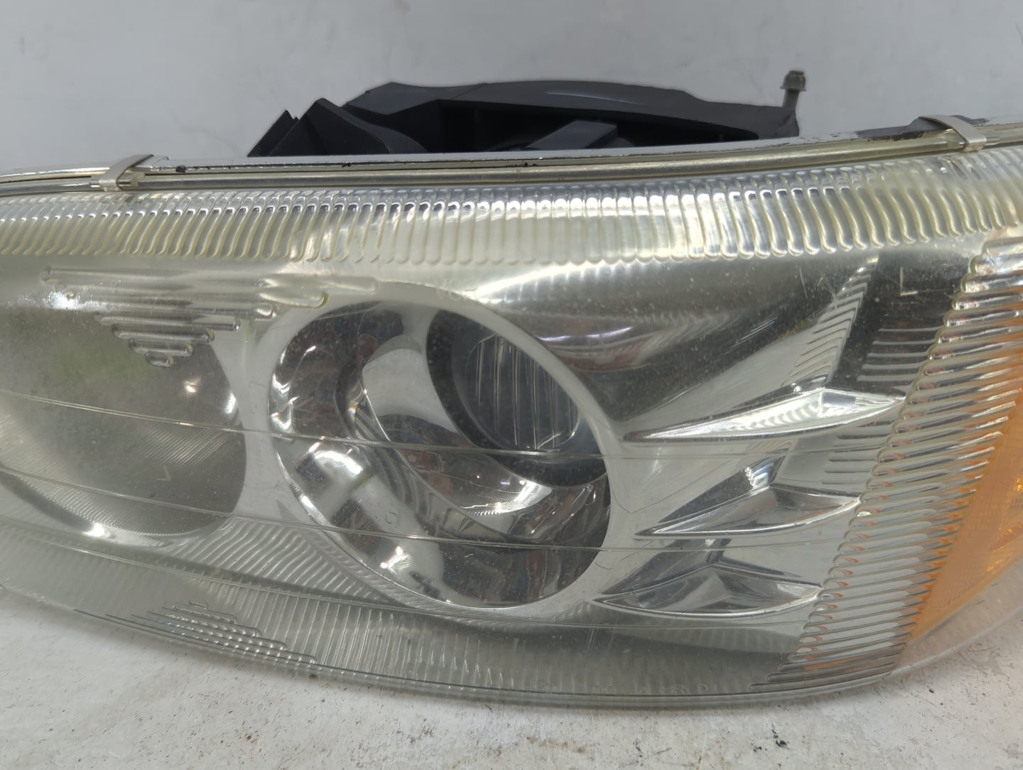 2001-2006 Gmc Yukon Driver Left Oem Head Light Headlight Lamp - Oemusedautoparts1.com