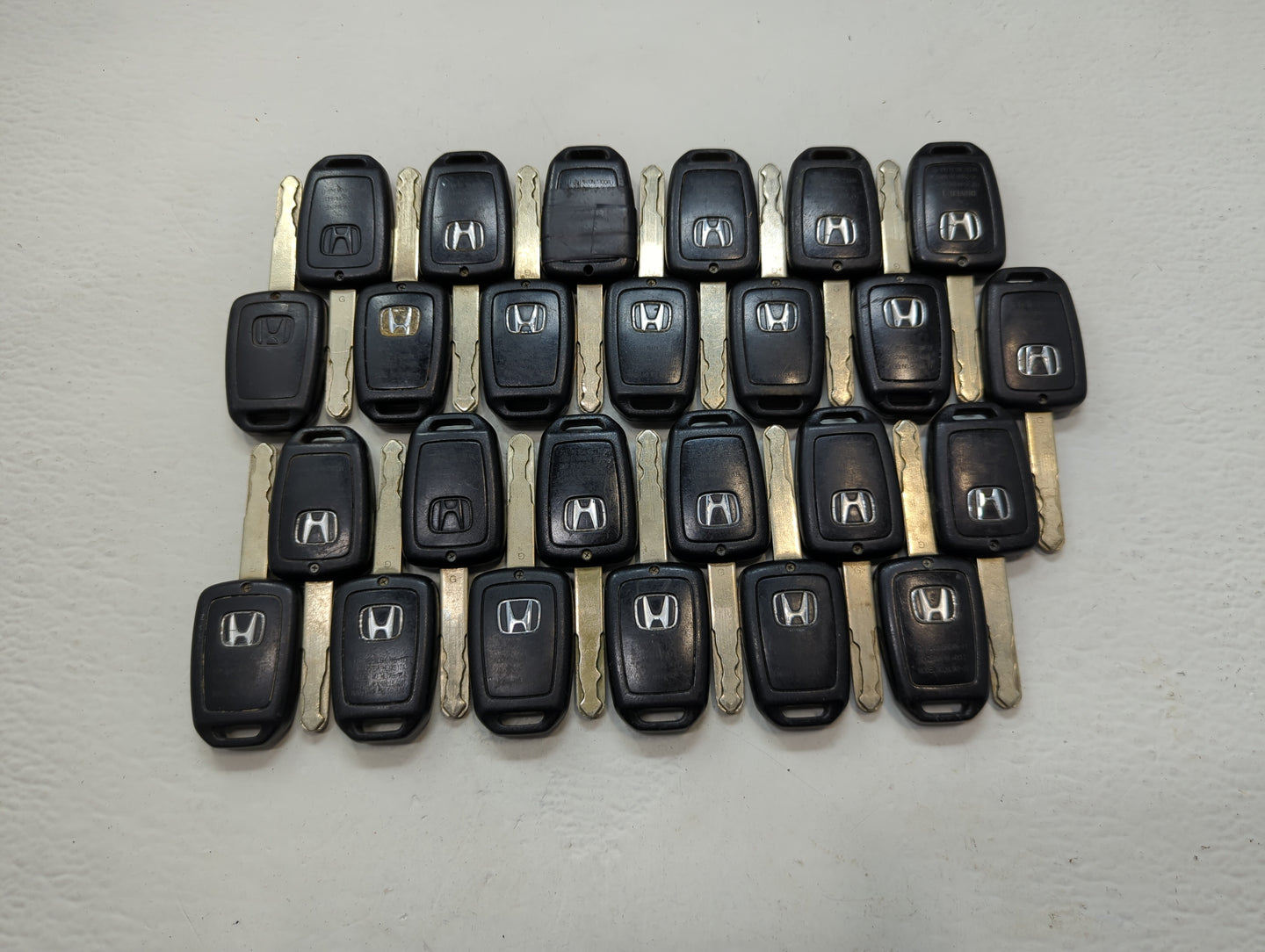 Lot of 25 Honda Keyless Entry Remote Fob MLBHLIK6-1T | MLBHLIK6-1TA - Oemusedautoparts1.com