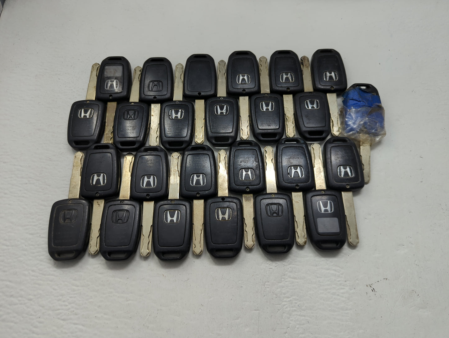Lot of 25 Honda Keyless Entry Remote Fob MLBHLIK6-1T | MLBHLIK6-1TA - Oemusedautoparts1.com