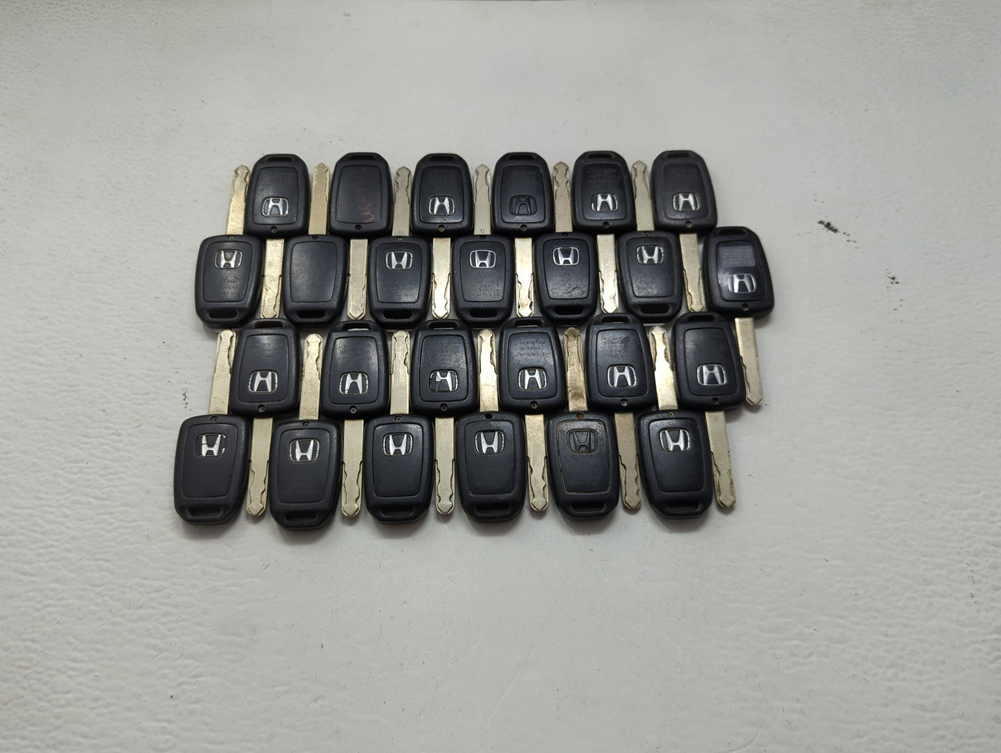 Lot of 25 Honda Keyless Entry Remote Fob MIXED FCC IDS 1476698 - Oemusedautoparts1.com