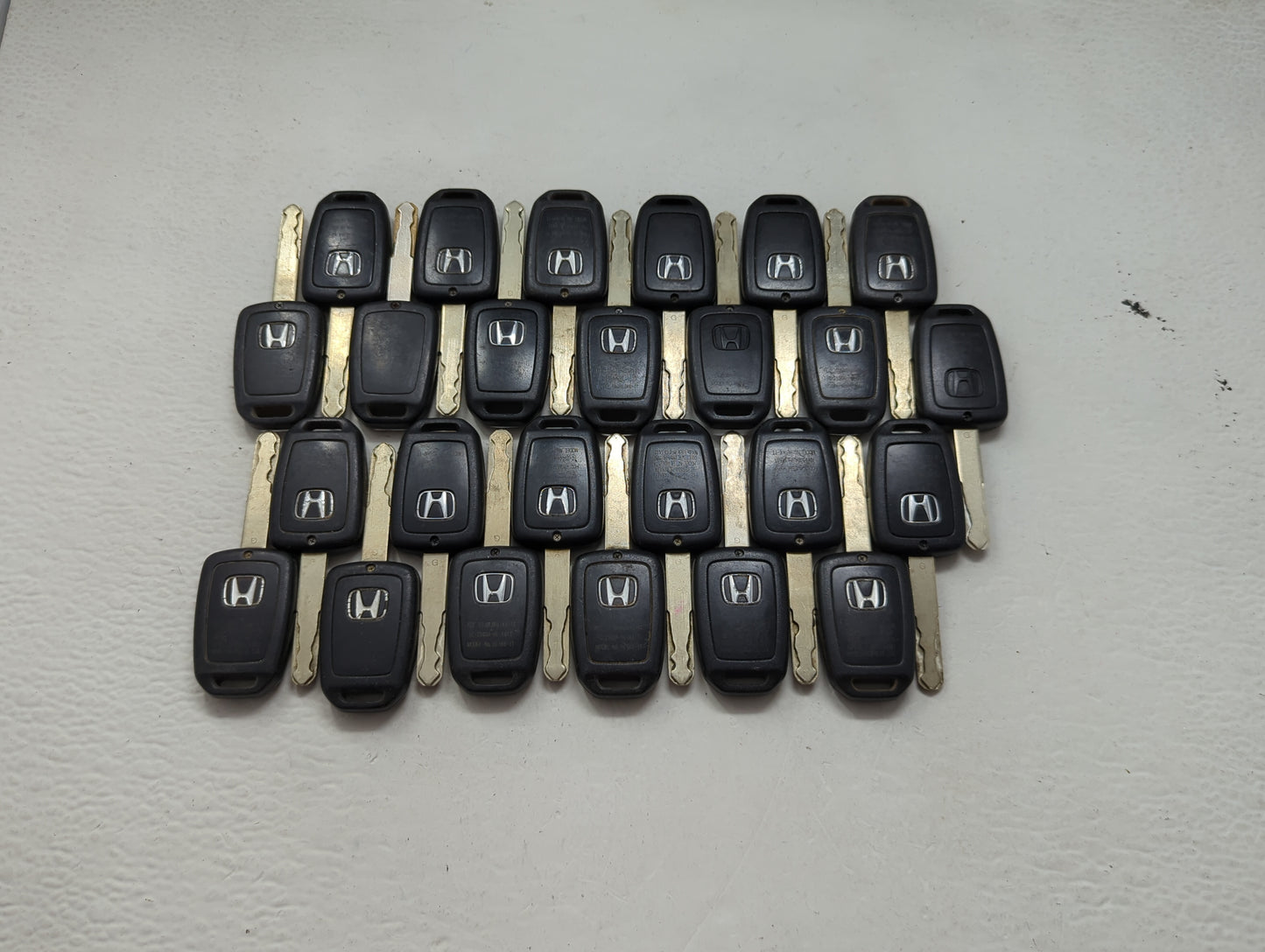 Lot of 25 Honda Keyless Entry Remote Fob MIXED FCC IDS 1476700 - Oemusedautoparts1.com