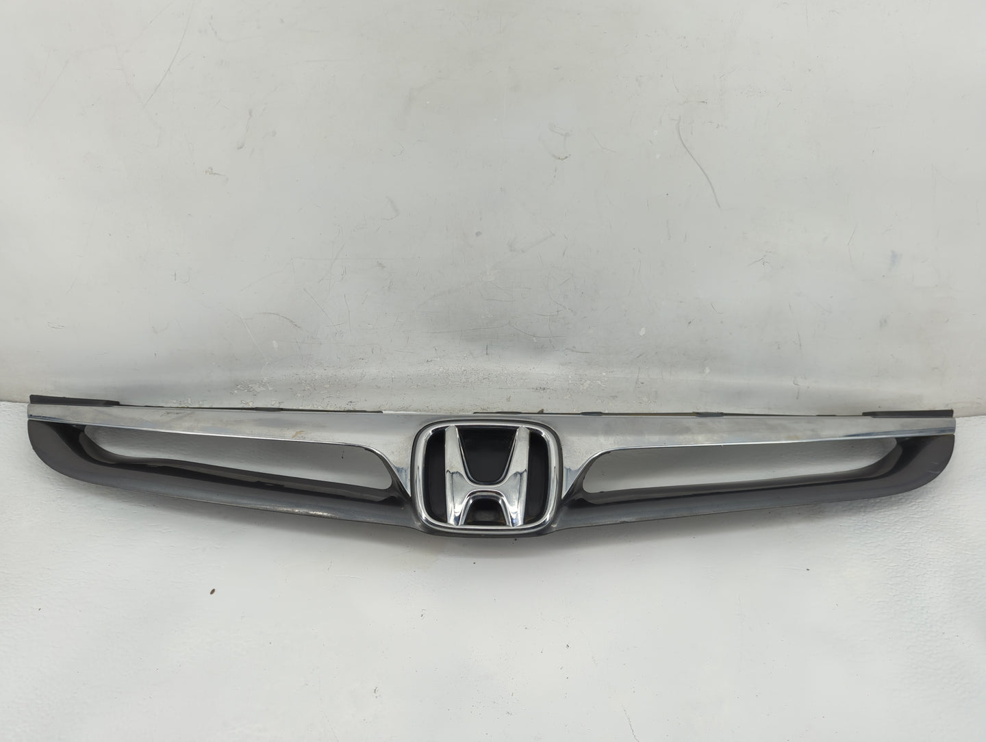 2006-2007 Honda Accord Front Grille Bumper Not Included - Oemusedautoparts1.com