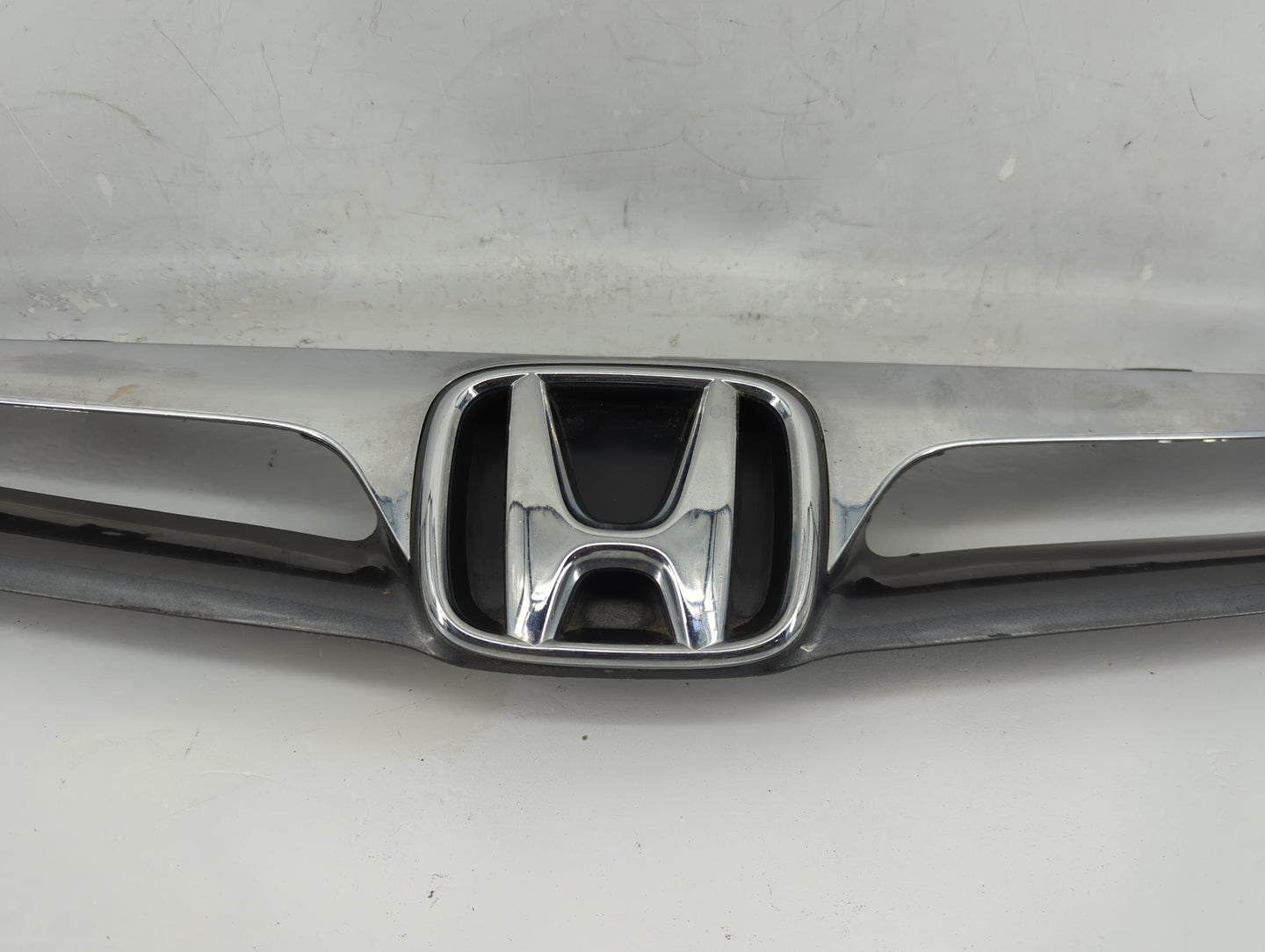 2006-2007 Honda Accord Front Grille Bumper Not Included - Oemusedautoparts1.com