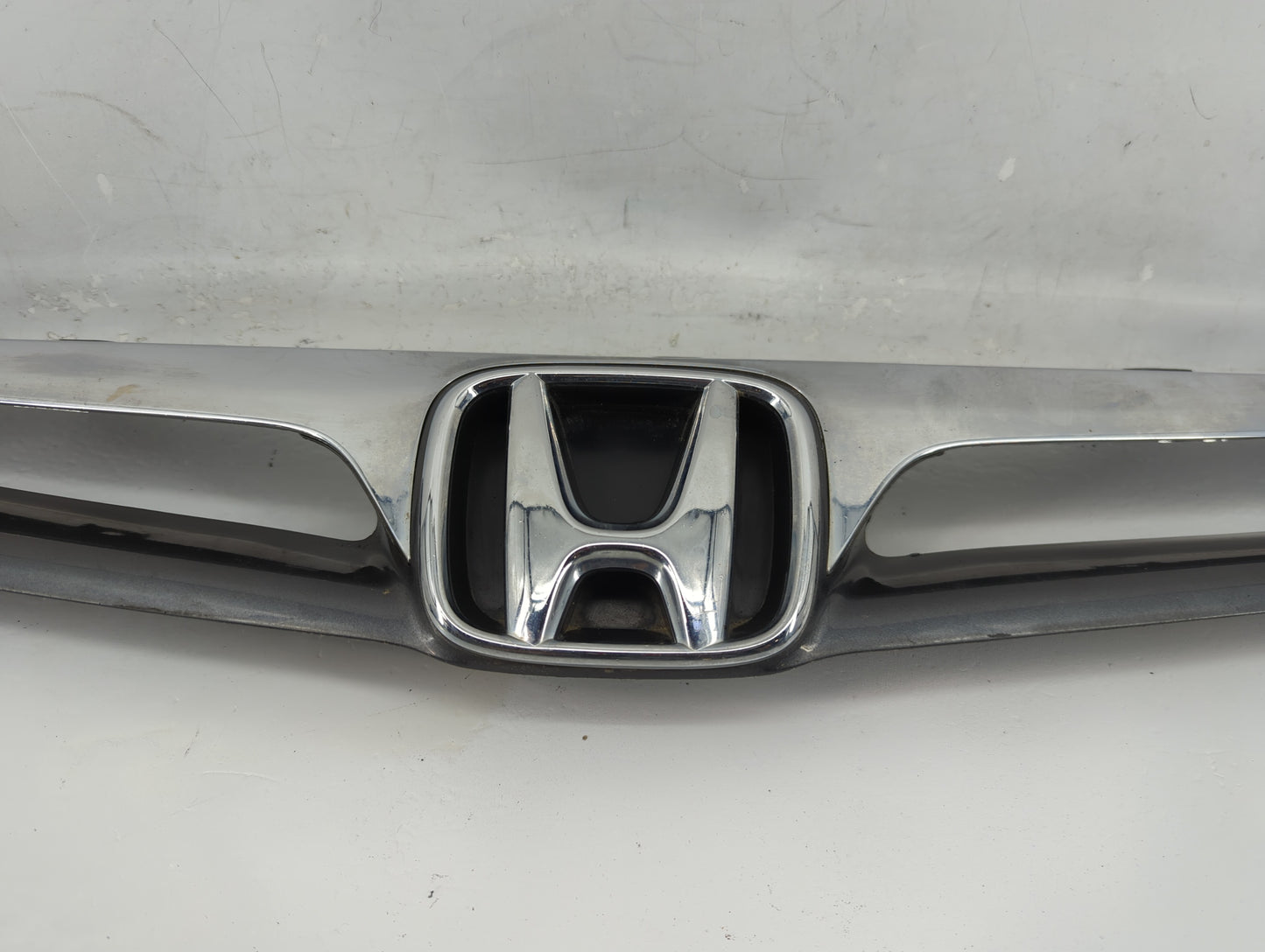 2006-2007 Honda Accord Front Grille Bumper Not Included - Oemusedautoparts1.com