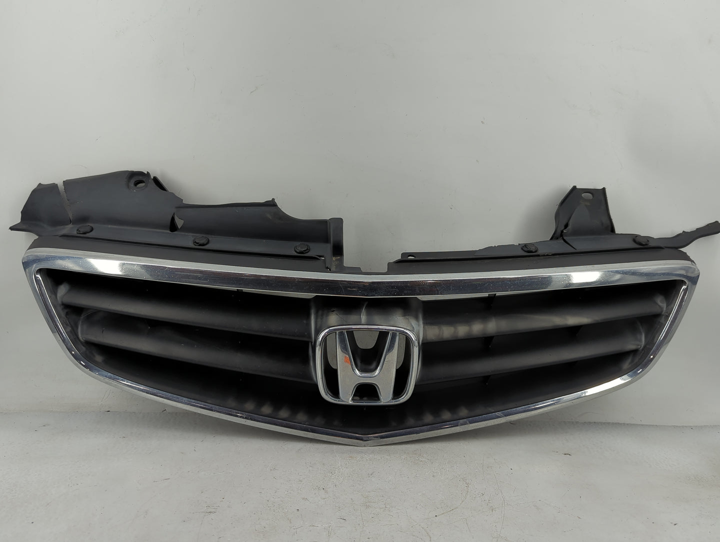 2002-2004 Honda Odyssey Front Bumper Grille Cover - Oemusedautoparts1.com