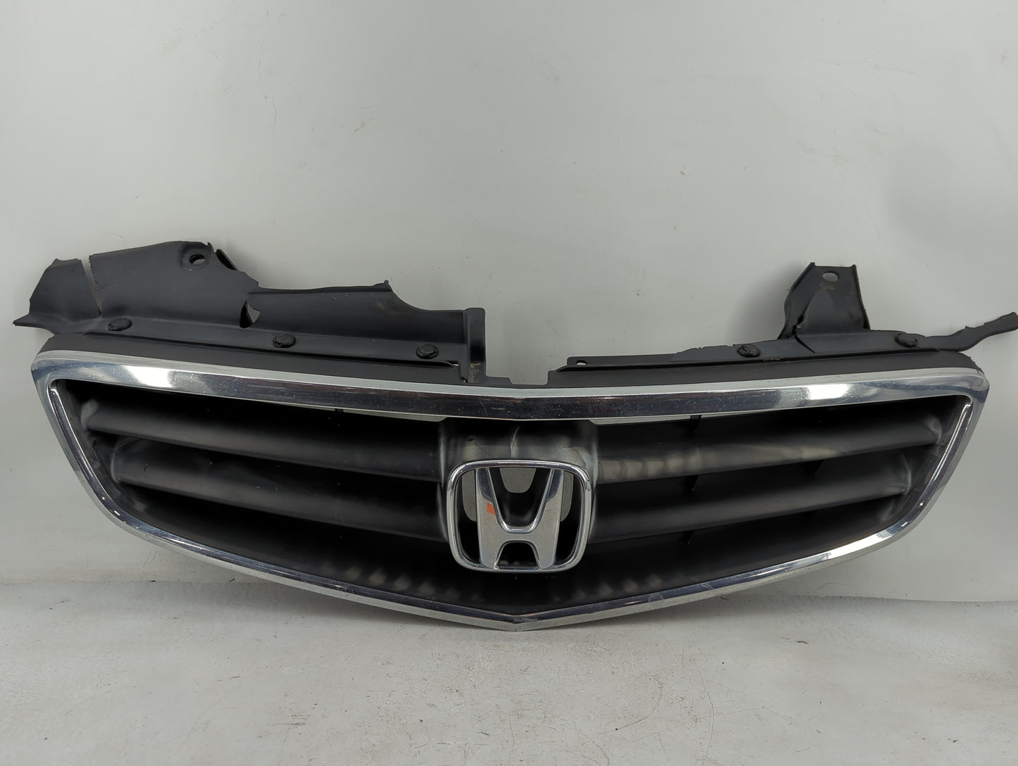 2002-2004 Honda Odyssey Front Bumper Grille Cover - Oemusedautoparts1.com