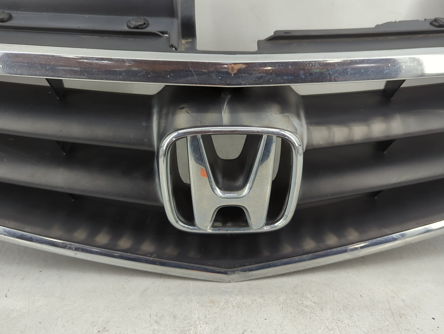 2002-2004 Honda Odyssey Front Bumper Grille Cover - Oemusedautoparts1.com